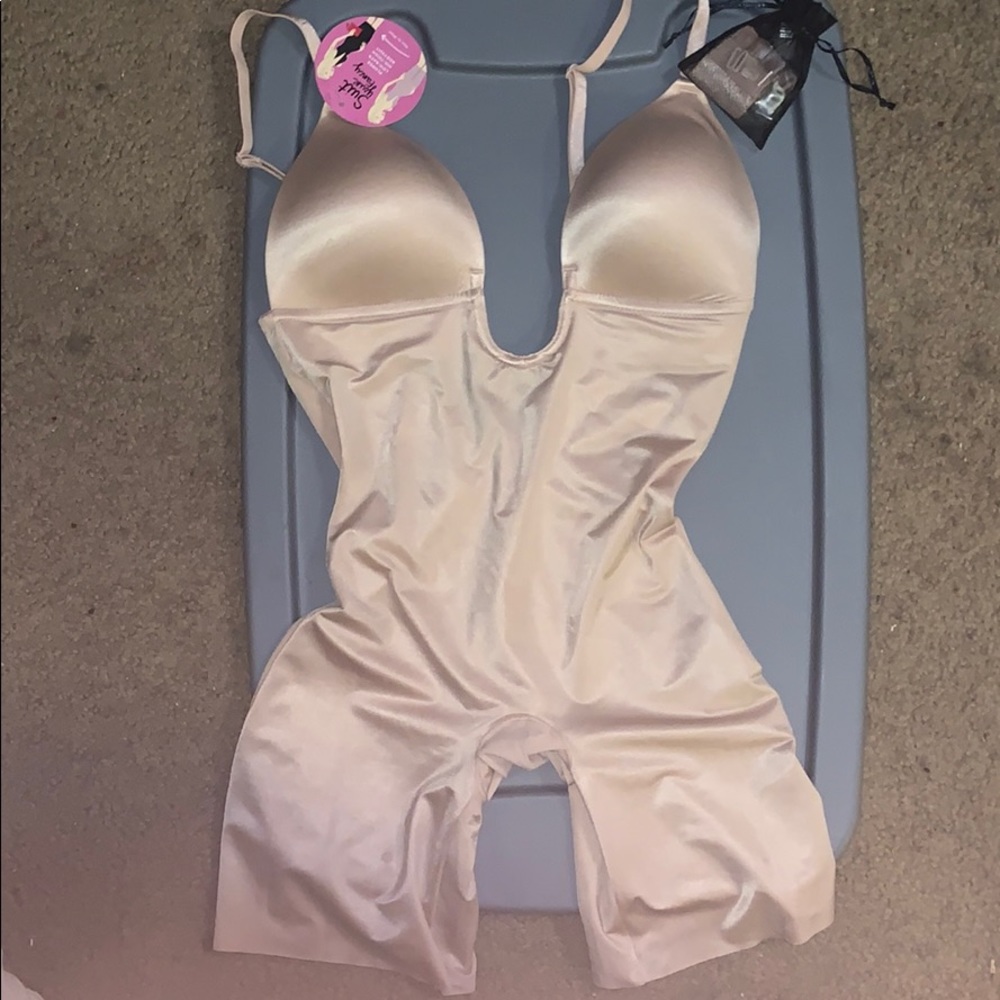 SPANX Suit Your Fancy body suit (Never worn)